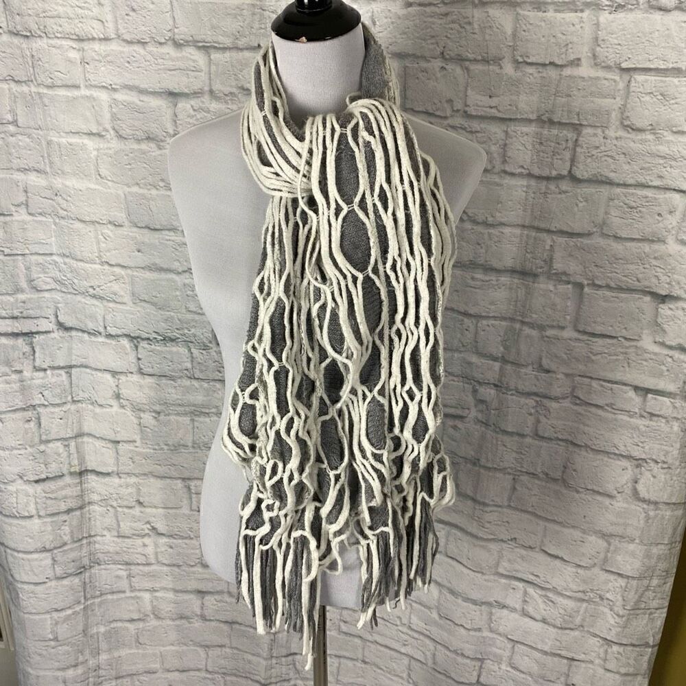 Women’s winter scarf grey with white raised textured pattern and end fringe